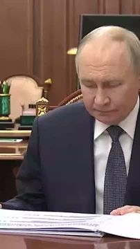 Главные новости за день:. Владимир Путин встретился с секретарем генсовета "Единой России" Владимиром Якушевым Путин подписал закон об оплате больничных для самозанятых Президент РФ освободил от обязательных работ родителей...