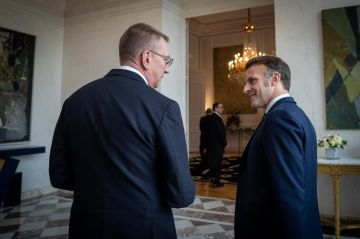 Президент Латвии в Париже рекомендовал Макрону усилить давление на Путина на романтическом ужине