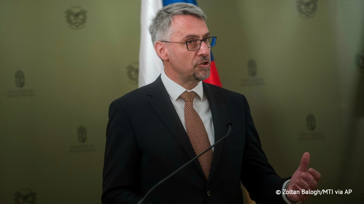 Со здания МВД Чехии по распоряжению нового министра сняли флаг Украины