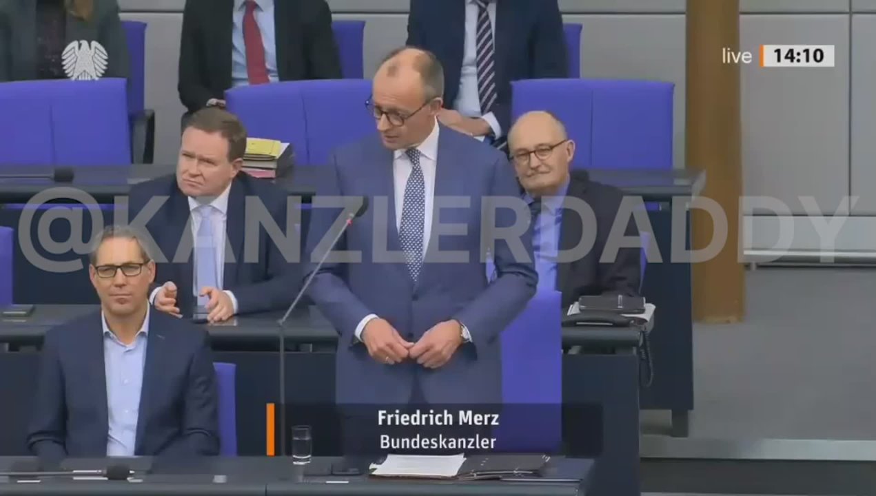 «В этом мире есть вопросы, на которые ответить не так просто, как может показаться. Это один из них. Мы обсуждаем гарантии безопасности для Украины после прекращения огня, которое должно быть согласовано с Россией. И я бы...