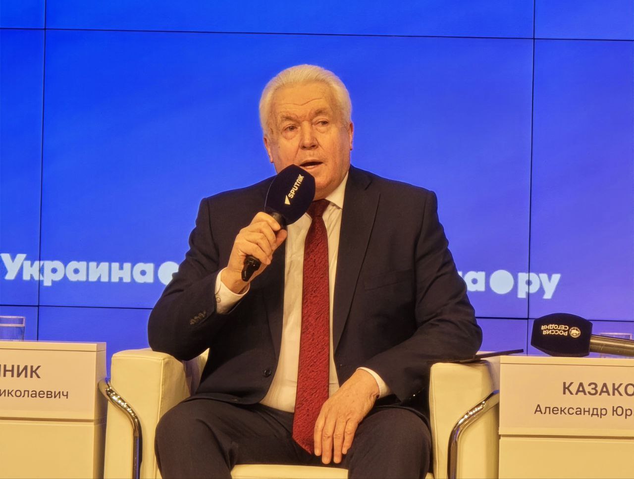 Нам нужно вспомнить исторический опыт Переяславской рады, когда Малороссия соединилась с Великороссией