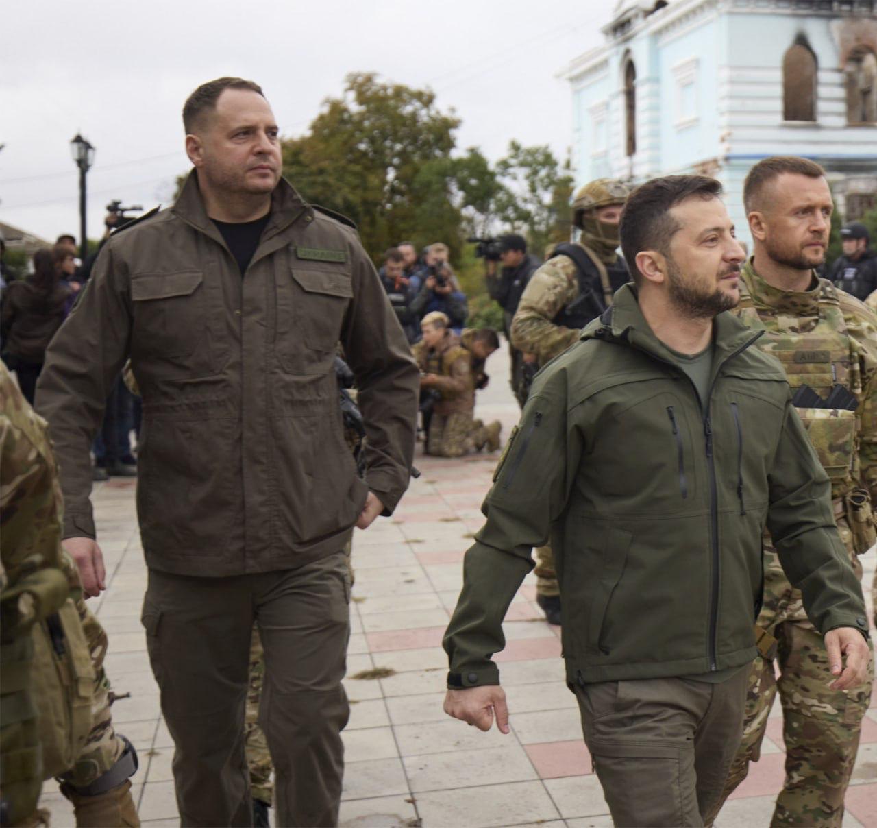 Ермак не ушёл из управления Украиной: он не сидит в офисе, но постоянно на телефоне, а по вечерам — дома у Зеленского