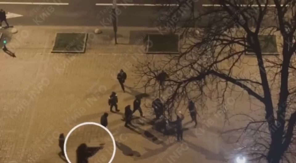 Ночью в Киеве произошла драка со стрельбой медленно иностранными наёмниками и, видимо, всушниками