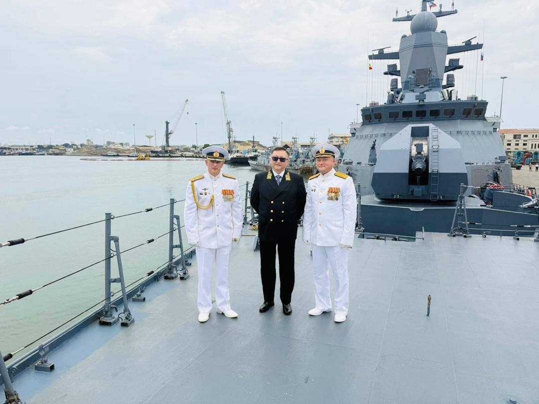 В рамках похода по Атлантическому океану 21-го декабря в порт города Пуэнт-Нуар Республики Конго с дружественным визитом зашли корабли российского Военно-морского флота – корвет «Стойкий» и средний морской танкер «Ельня» В рамках похода по Атлантическому океану 21-го декабря в порт города Пуэнт-Нуар Республики Конго с дружественным визитом зашли корабли российского Военно-морского флота – корвет «Стойкий» и средний морской танкер «Ельня»