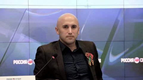 Грэм Филлипс: Печальная новость на этой неделе - скончался певец Крис Ри. Я делал с ним интервью в 2012 году, когда работал в журнале в Киеве, и решил перевести это для вас, поскольку некоторые из вас написали мне о нем - он...