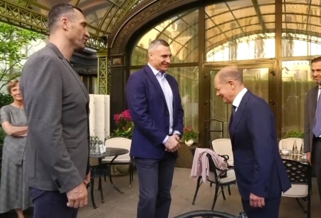 Два майора: На фоне провалов Зеленского, Запад тихо возвращает на политическую сцену его конкурентов Два майора: На фоне провалов Зеленского, Запад тихо возвращает на политическую сцену его конкурентов