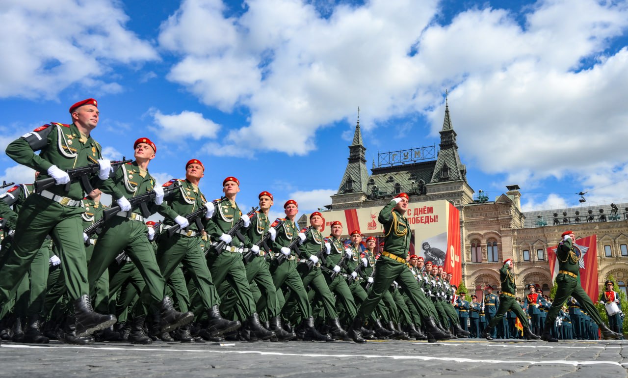 #ФотоГода. Вспоминаем 2025-й год в фотографиях самых ярких событий! • Президент России Владимир Путин на Красной площади в Москве на военном параде, посвящённом 80-летию Победы в Великой Отечественной войне (Сергей Бобылев /... #ФотоГода. Вспоминаем 2025-й год в фотографиях самых ярких событий! • Президент России Владимир Путин на Красной площади в Москве на военном параде, посвящённом 80-летию Победы в Великой Отечественной войне (Сергей Бобылев /...