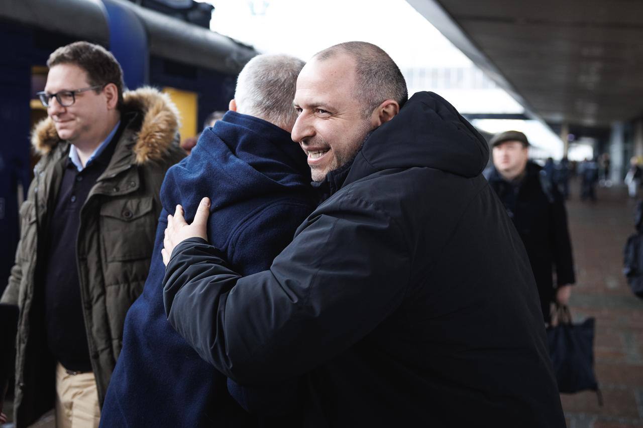 Два майора: Киев, гости дорогие. В Киев прибыли советники по вопросам национальной безопасности европейских стран Два майора: Киев, гости дорогие. В Киев прибыли советники по вопросам национальной безопасности европейских стран