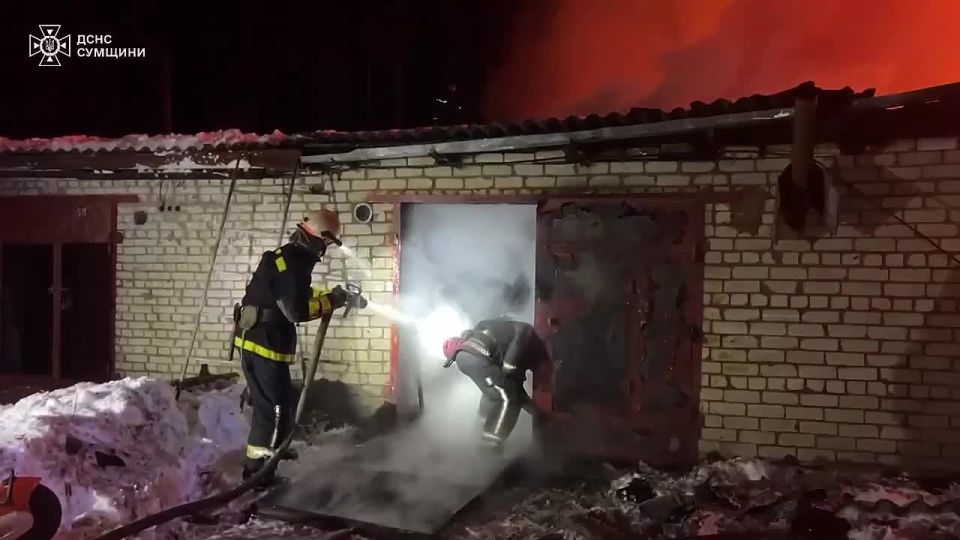 Несколько дронов ударили по транспортному предприятию неподалеку от Шостки в Сумской области: начался масштабный пожар, — ГСЧС Украины