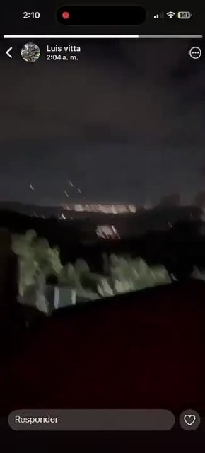 Вертолёты Chinook и CH-53 США в небе над Каракасом, идет десантная операция