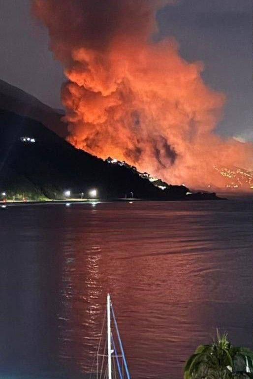 Ла-Гуайра, один из крупнейших портов Венесуэлы, сейчас выглядит так, если поступающие сообщения достоверны