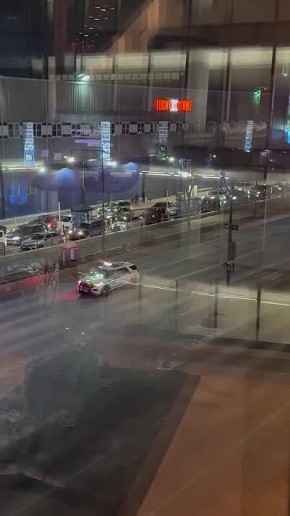 Заявляется, что на видео запечатлена перевозка похищенного Николаса Мадуро в нью-йоркский офис ОБН (Отдел по борьбе с наркотиками)