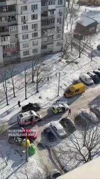 Тем временем в Киеве взорвался автомобиль