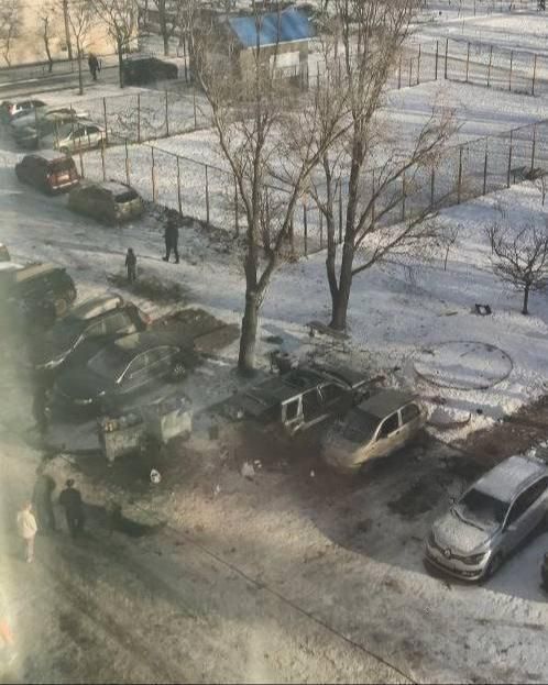 В Киеве подорвали внедорожник, который принадлежал военному, пишут украинские СМИ В Киеве подорвали внедорожник, который принадлежал военному, пишут украинские СМИ