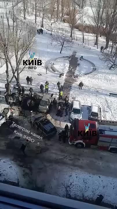 Подорванный на Оболони автомобиль принадлежал военному, пишут местные соцсети