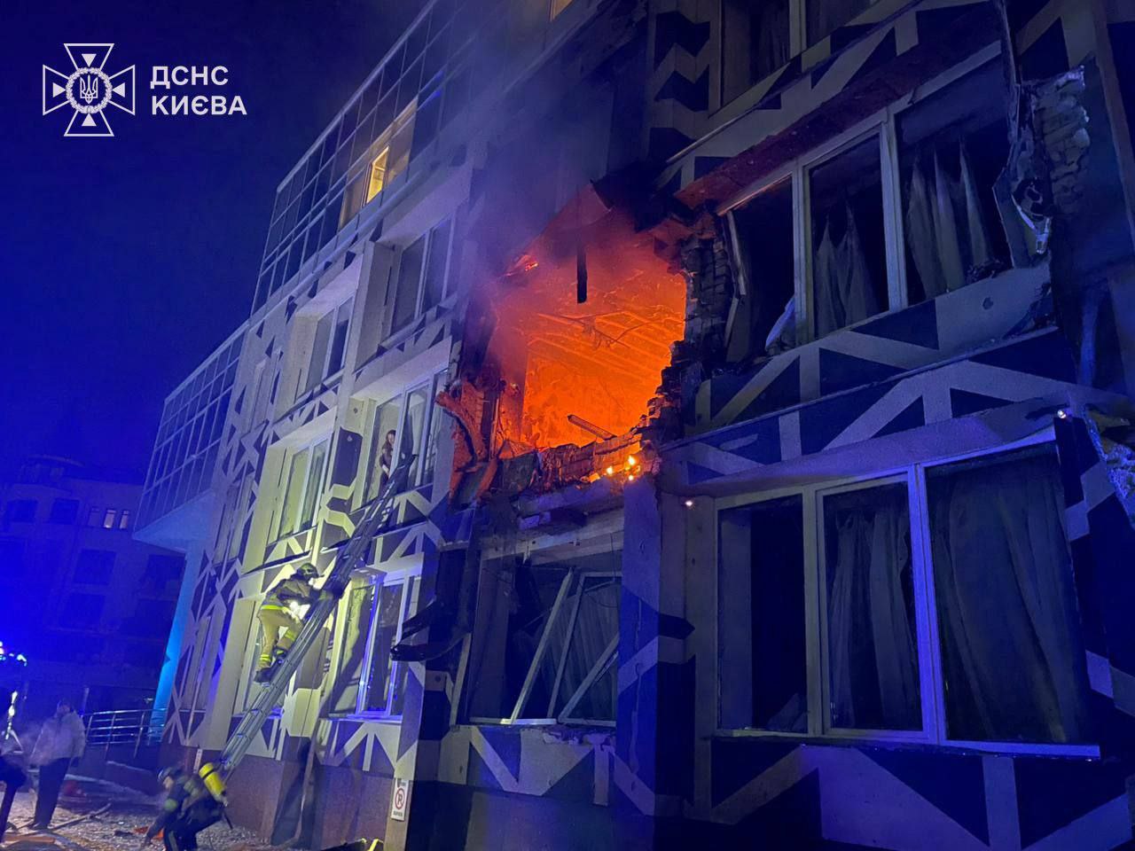 Последствия удара ночью по медклинике в Киеве Последствия удара ночью по медклинике в Киеве