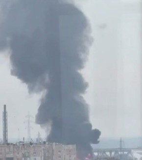 В Днепропетровске пожар на месте прилёта в промзоне (на фото), сообщают местные власти