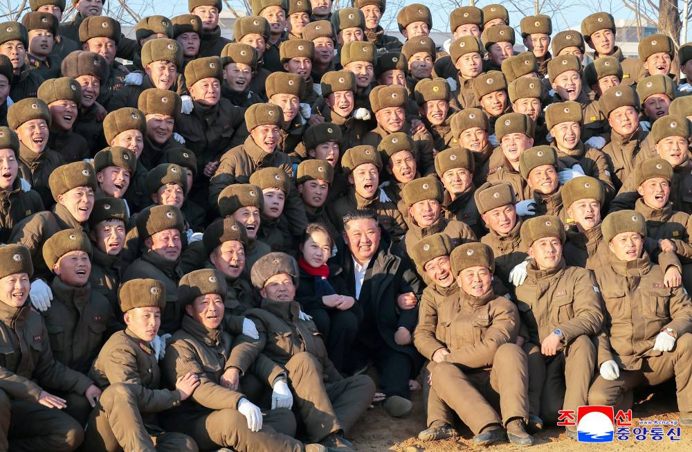 Ким Чен Ын посадил дерево на территории строящегося музея в честь участников военной операции на Украине из Северной Кореи: Ким Чен Ын посадил дерево на территории строящегося музея в честь участников военной операции на Украине из Северной Кореи: