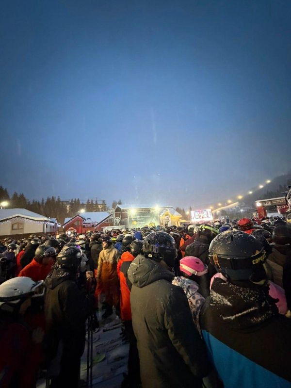 Пока одних украинцев гонят в мясные штурмы и пакуют в застенки ТЦК, другие веселятся на курорте Буковель