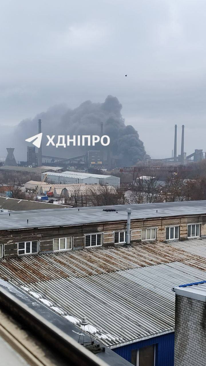 Сообщается о пожаре в районе Коксохима в Днепропетровске Сообщается о пожаре в районе Коксохима в Днепропетровске