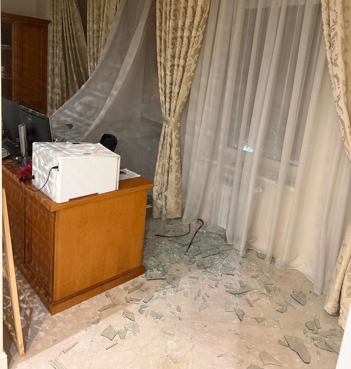 Повреждения посольства Катара в ходе ночного ракетно-дронового удара по объектам энергетики в Киеве Повреждения посольства Катара в ходе ночного ракетно-дронового удара по объектам энергетики в Киеве