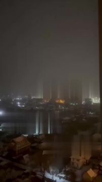 Андрей Руденко: Момент блэкаута в Киеве.. Ориентировочно по Киеву было выпущено: — до 12 баллистических ракет