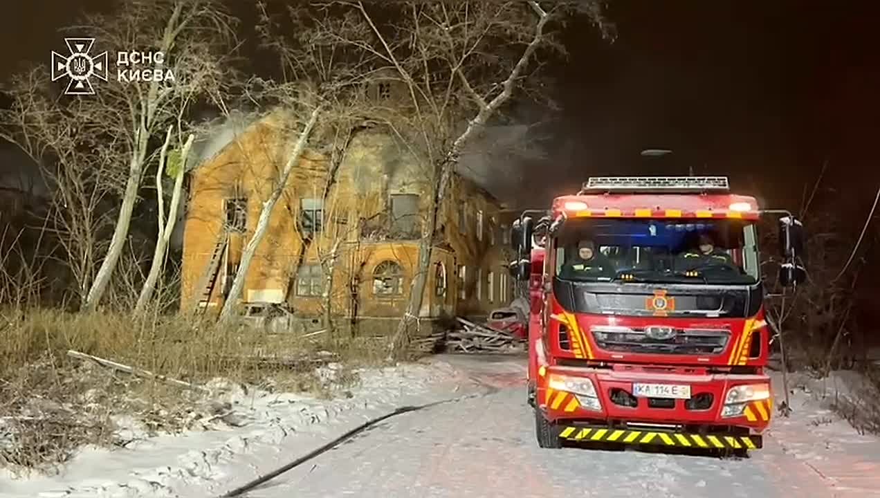Повреждения посольства Катара в ходе ночного ракетно-дронового удара по объектам энергетики в Киеве