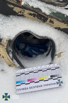 СБУ показала обломки, предположительно, боевых блоков "Орешника" прилетевших по Львовской области