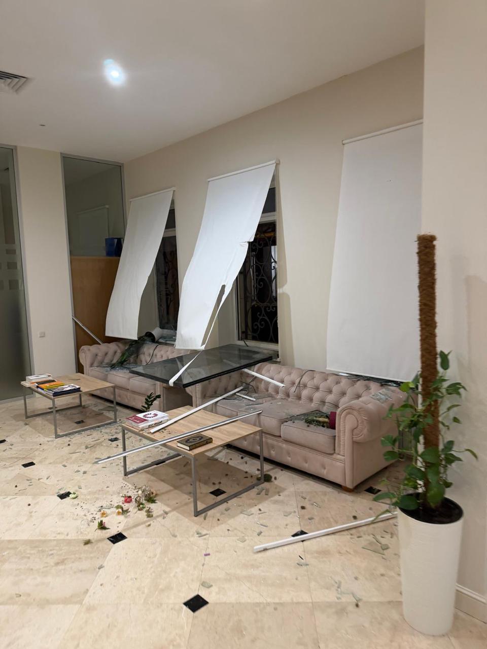 Повреждения посольства Катара в ходе ночного ракетно-дронового удара по объектам энергетики в Киеве Повреждения посольства Катара в ходе ночного ракетно-дронового удара по объектам энергетики в Киеве