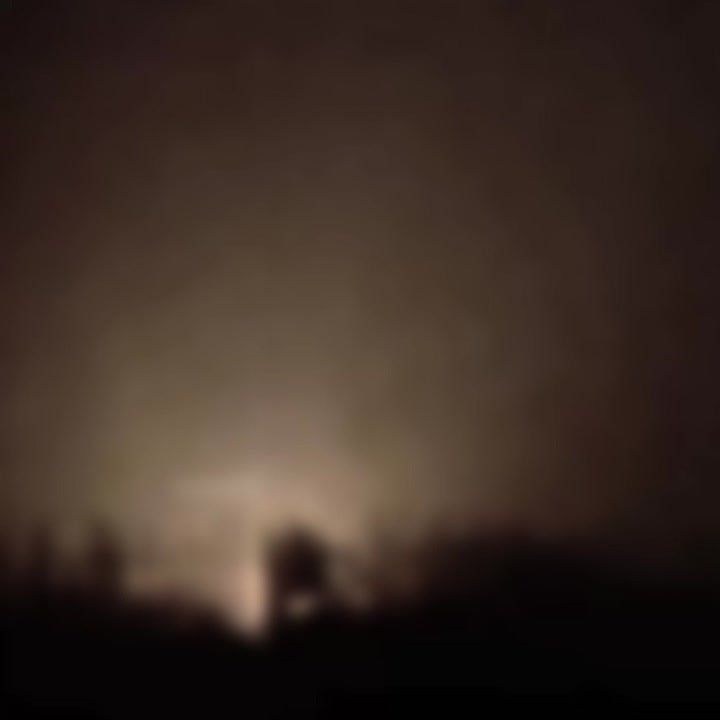 В Киеве после ракетных прилетов по ТЭЦ-6 на территории объекта сильный пожар