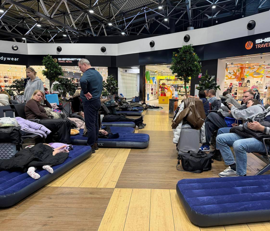 Обстановка в аэропорту Шереметьево на фоне неблагоприятных погодных условий Обстановка в аэропорту Шереметьево на фоне неблагоприятных погодных условий