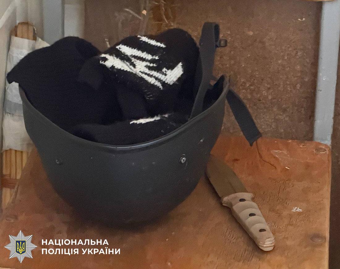 В сети публикуют первые кадры из киевской школы, где ученик напал с ножом на учительницу и одноклассника В сети публикуют первые кадры из киевской школы, где ученик напал с ножом на учительницу и одноклассника