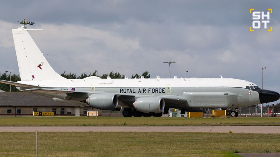 Британский самолёт-разведчик шпионил около берегов Мурманска Британский самолёт-разведчик шпионил около берегов Мурманска
