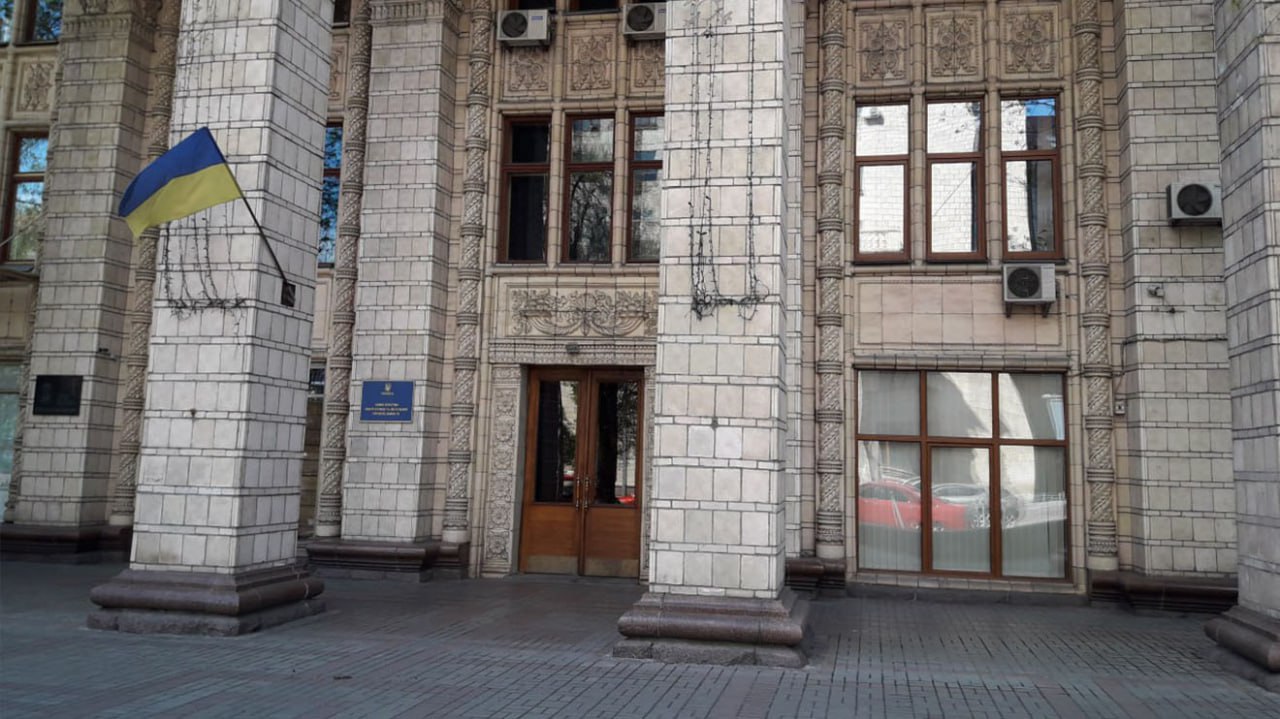 Канализацию прорвало в здании Минэнерго Украины и затопило подвал