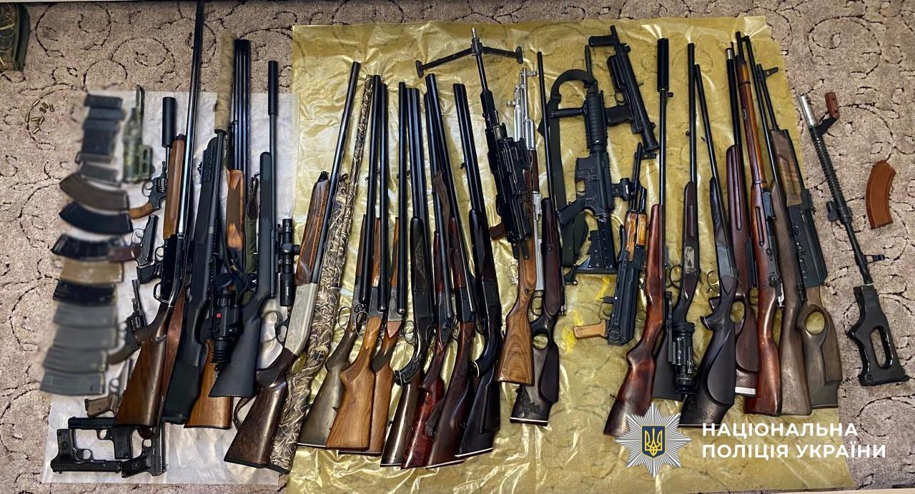 В Киевской области разоблачили настоящих оружейных баронов - торговцев оружием из 71-й оебр ЗСУ В Киевской области разоблачили настоящих оружейных баронов - торговцев оружием из 71-й оебр ЗСУ