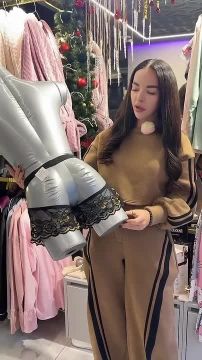 . Мужская коллекция. Кружевные трусы с "открытым доступом" - те самые, за которые и стоял Майдан! Доброе утро, подписчики! Хорошего всем дня!)) Погода в Киеве: -16.. -11.. облачно ПОДПИСАТЬСЯ