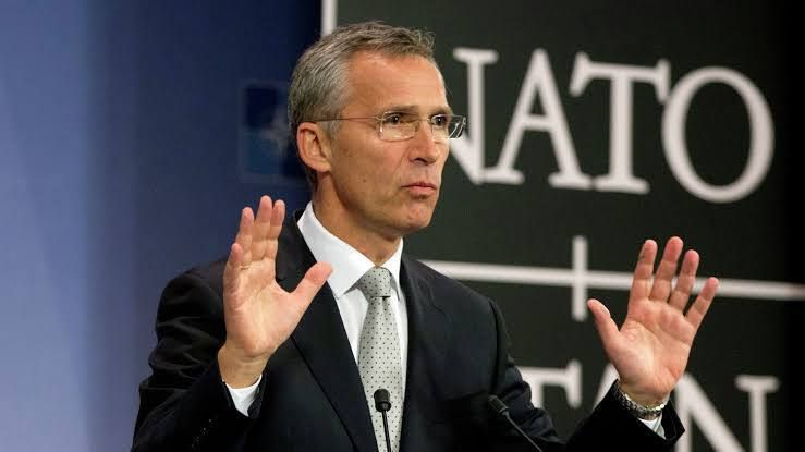 Бывший генсек НАТО Столтенберг призвал Запад разговаривать с Россией