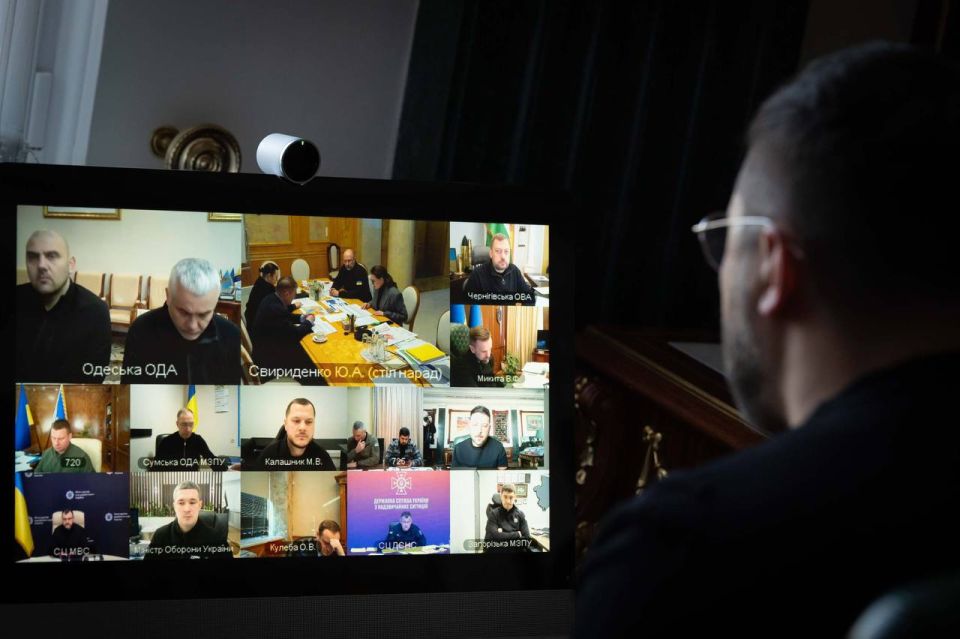 Юрий Котенок: Клоунада от Зеленского. Банковая выложила постановочные снимки с совещания по энергетике