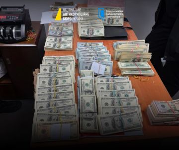 НАБУ и САП разоблачили трех чиновников госпогранслужбы на систематическом получении взяток