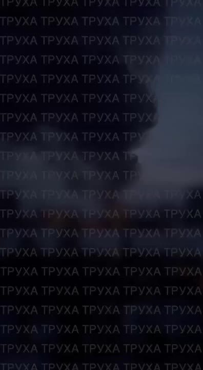 Левый берег Киева затянуло черным дымом после утренних прилетов