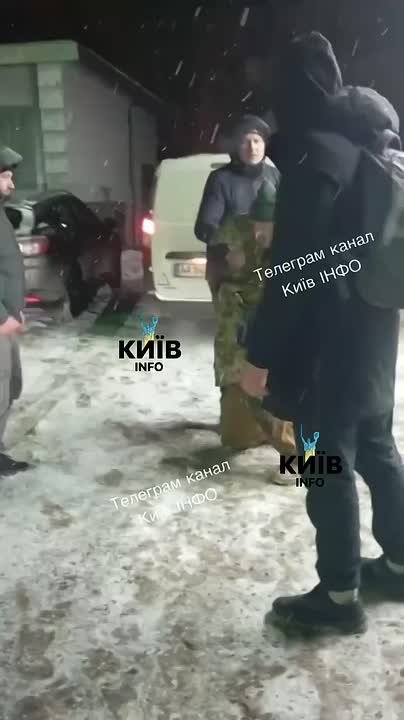 Прошлым вечером в Киеве людоловы опять кого-то пытались захватить, но местные жители собрались и дали им серьезный отпор