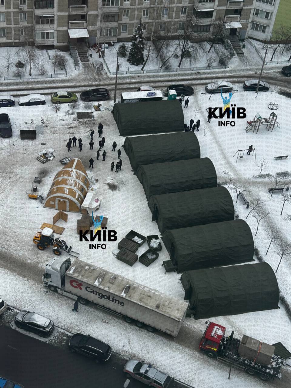 В Киеве начали разворачивать палатки для ночлега