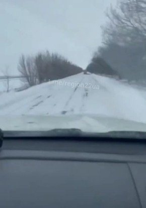 Слабоумие и отвага. В Ирпене патрульный автомобиль устроил парад с боевым дроном на прицепе Патрульный автомобиль в Ирпене тягает по улицам настоящий "Шахед" на прицепе — будто это не боевой дрон, а трофей с ярмарки