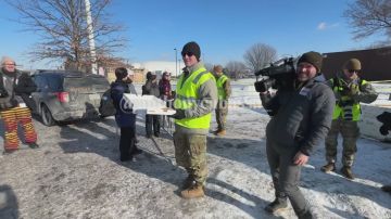 Губернатор Миннесоты Тим Уолц сообщил, что подразделения Национальной гвардии направлены в Миннеаполис для "обеспечения общественной безопасности"