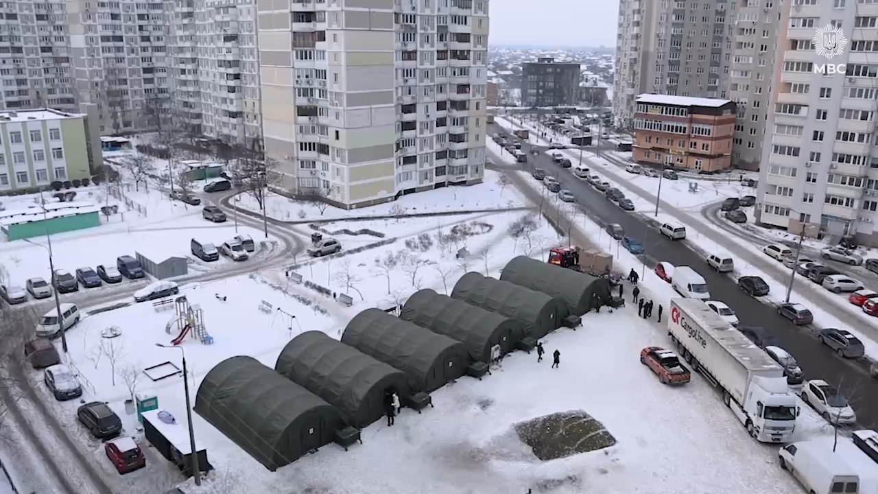 Власти Украины из-за энергокризиса в Киеве разворачивают палаточные городки