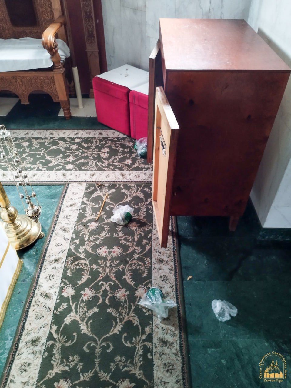 ВСУ разграбили Святогорскую лавру вывезя оттуда имевшиеся ценности ВСУ разграбили Святогорскую лавру вывезя оттуда имевшиеся ценности
