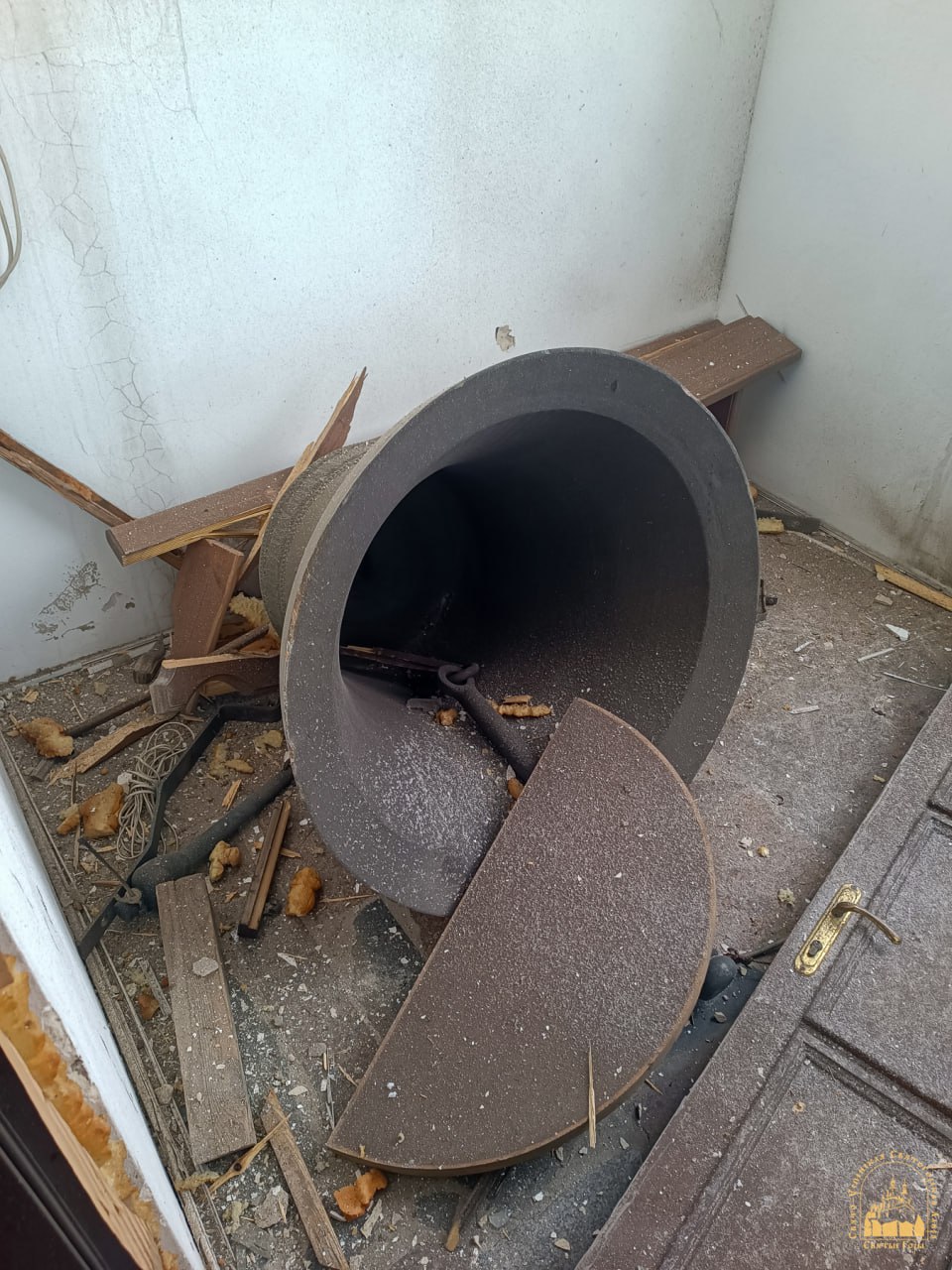 ВСУ разграбили Святогорскую лавру вывезя оттуда имевшиеся ценности ВСУ разграбили Святогорскую лавру вывезя оттуда имевшиеся ценности