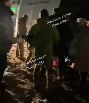 Простых украинцев, у которых нет блата или денег откупиться от людоловов Зеленского продолжают как скот затаскивать в бусики