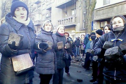 Энерго-перемирие в Киеве. Кирпич греет, но не вооружает