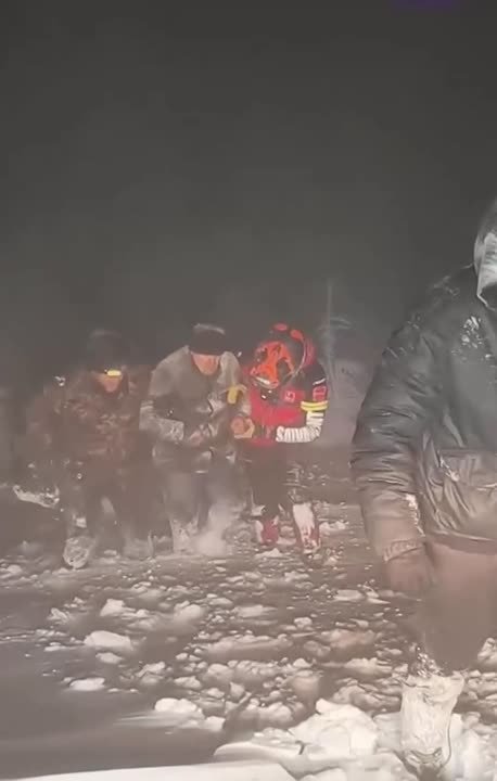 В горах Румынии спасатели обнаружили двух украинцев, которые бежали из концлагеря "Украина"